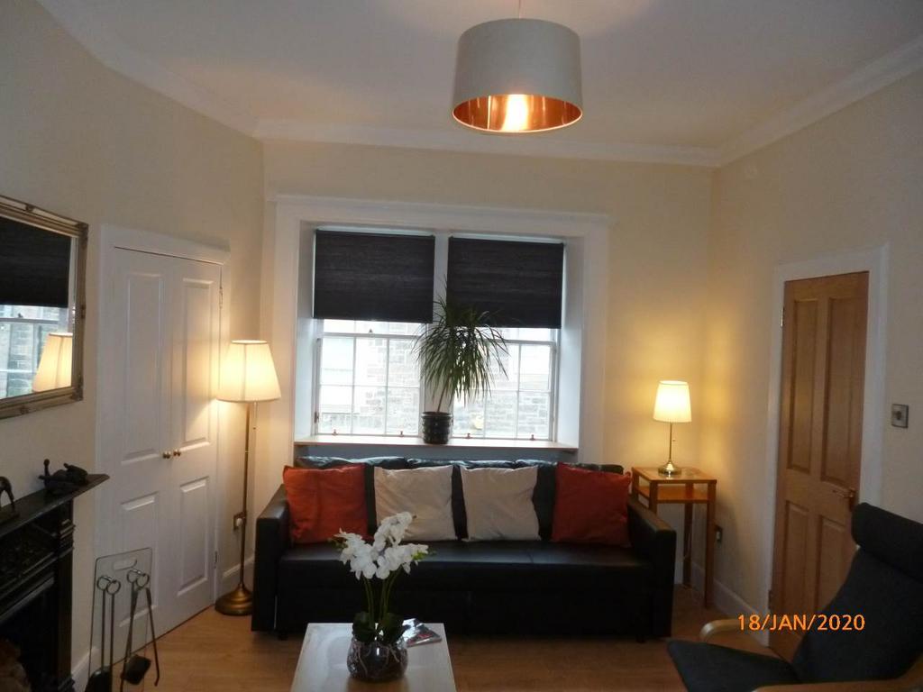 Belgrave Crescent Lane, Edinburgh, 2 bed flat £1,295 pcm (£299 pw)