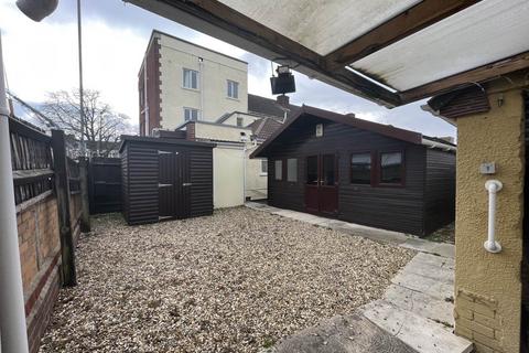 Property to rent - Straights Parade, Fishponds,