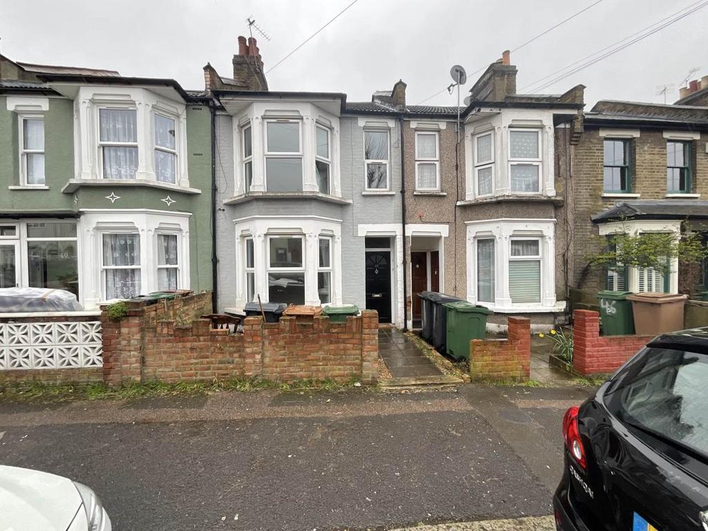 Woodlands Road, Walthamstow, London 3 bed house £2,150 pcm (£496 pw)