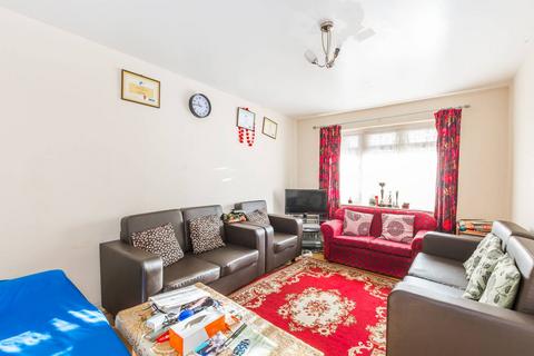 5 Moore Walk, London, E7 0HY