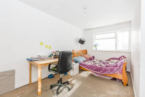 5 Moore Walk, London, E7 0HY