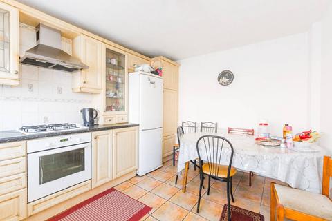 5 Moore Walk, London, E7 0HY