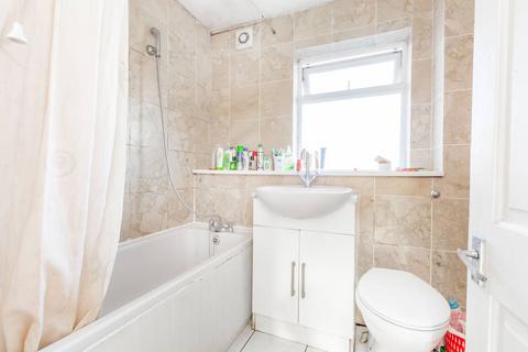 5 Moore Walk, London, E7 0HY