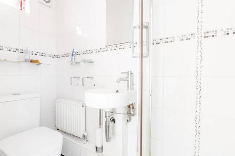 5 Moore Walk, London, E7 0HY