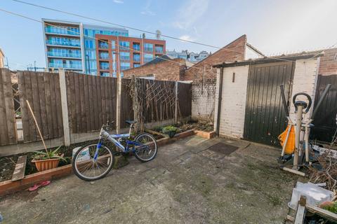 5 Moore Walk, London, E7 0HY
