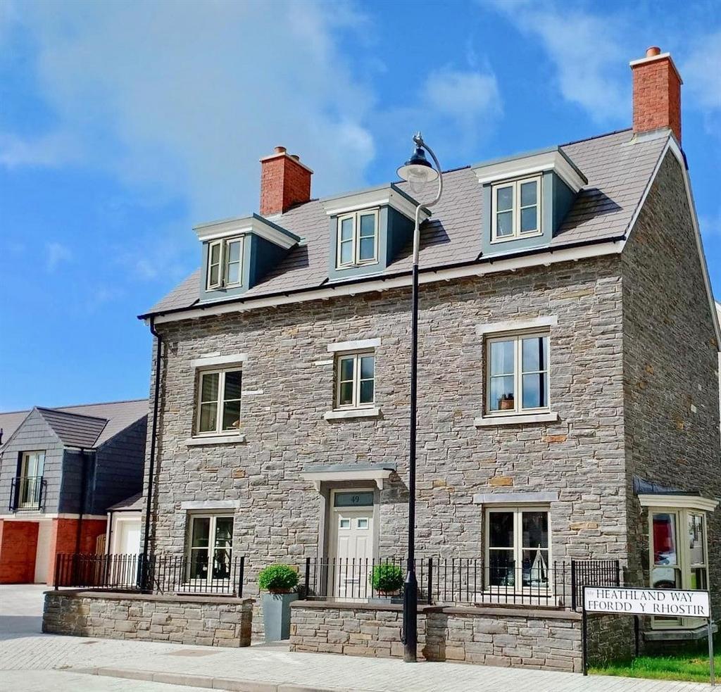 Heathland Way, Llandarcy, Neath 5 bed detached house for sale £399,950