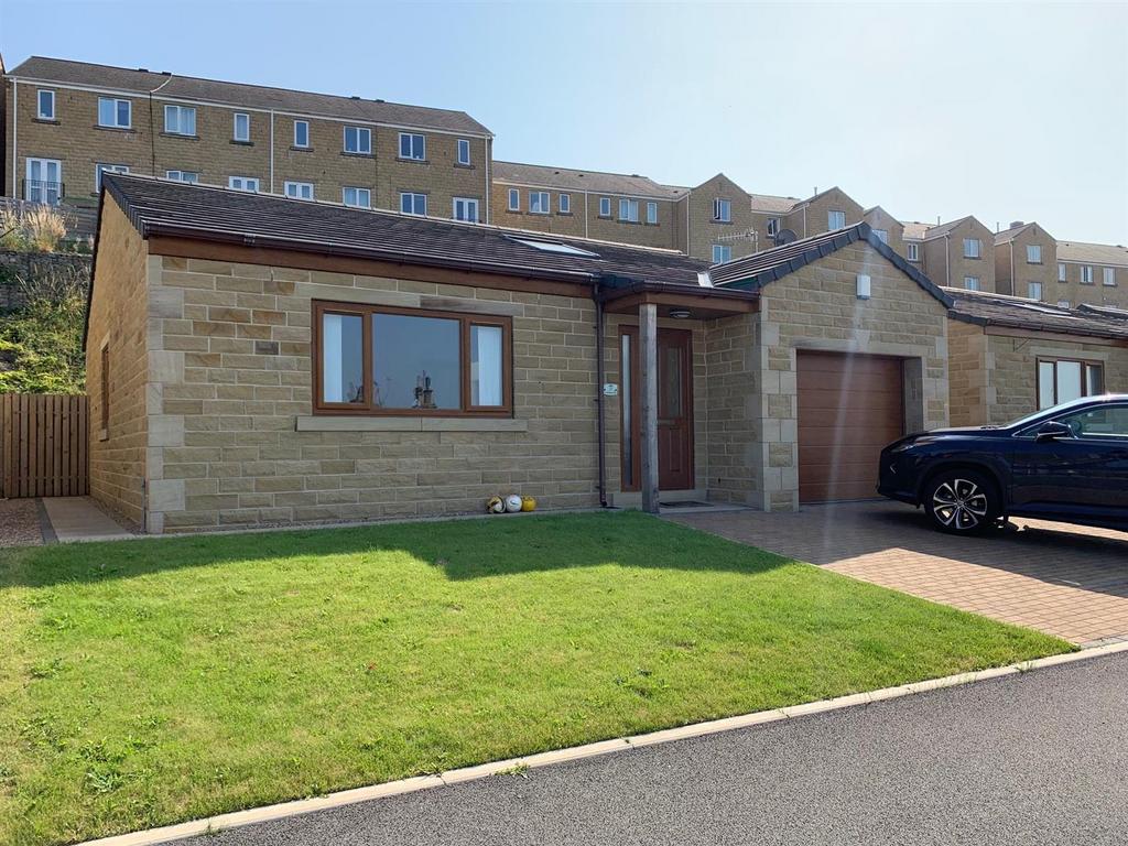 Old Willow Close, Siddal 2 bed detached bungalow £950 pcm (£219 pw)