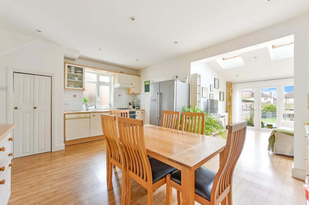 Meadowview Road, Ewell 5 bed semidetached house for sale £700,000