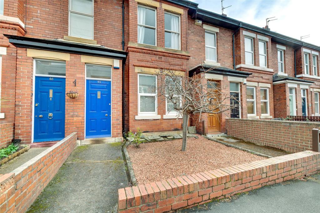 Hyde Terrace, Gosforth, Newcastle... 2 bed apartment £180,000