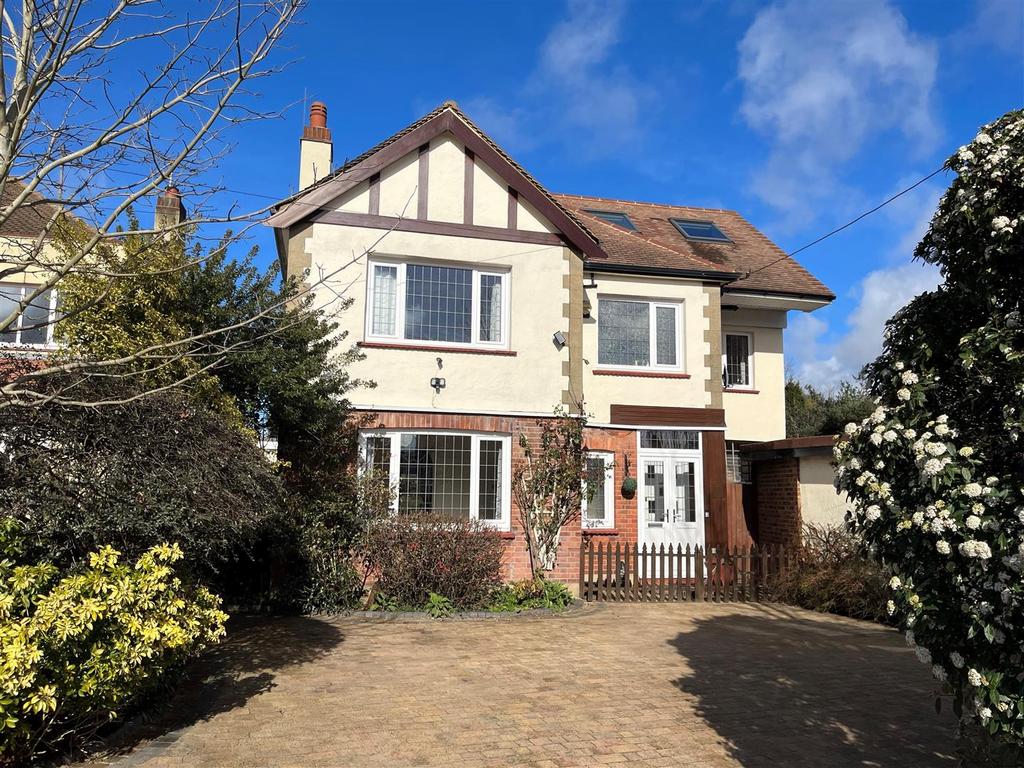 Eastwood Road, Rayleigh 6 bed detached house for sale £850,000