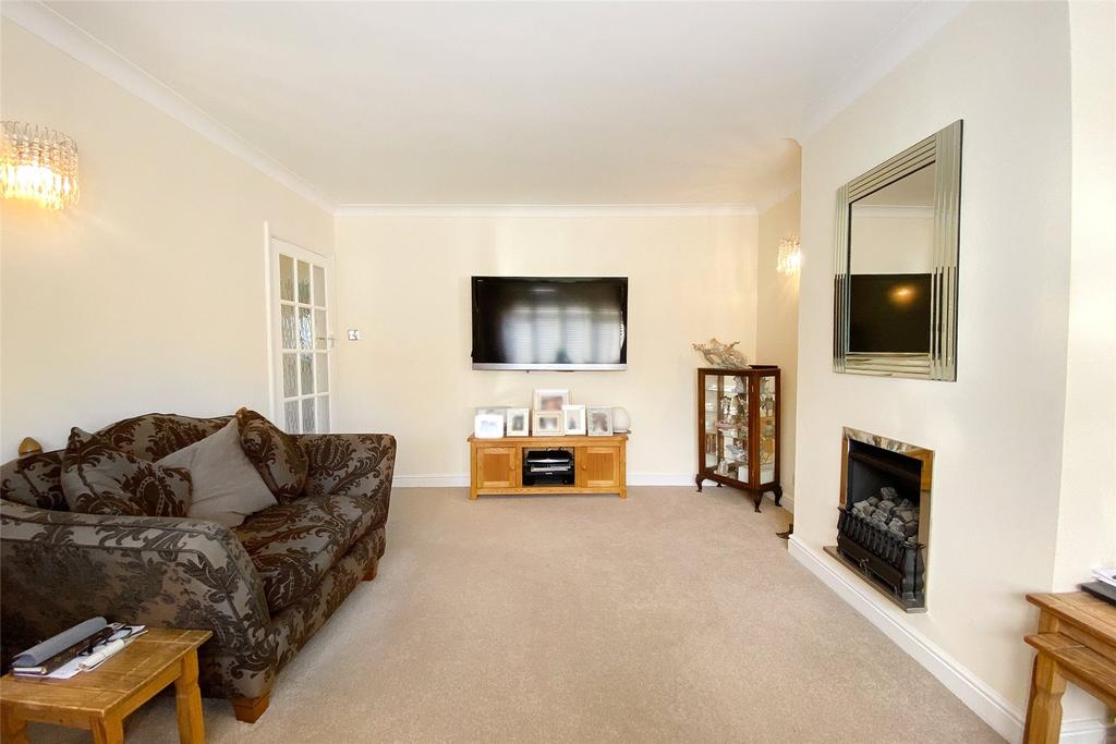 Parkside Avenue, Littlehampton, West Sussex 3 bed semidetached house