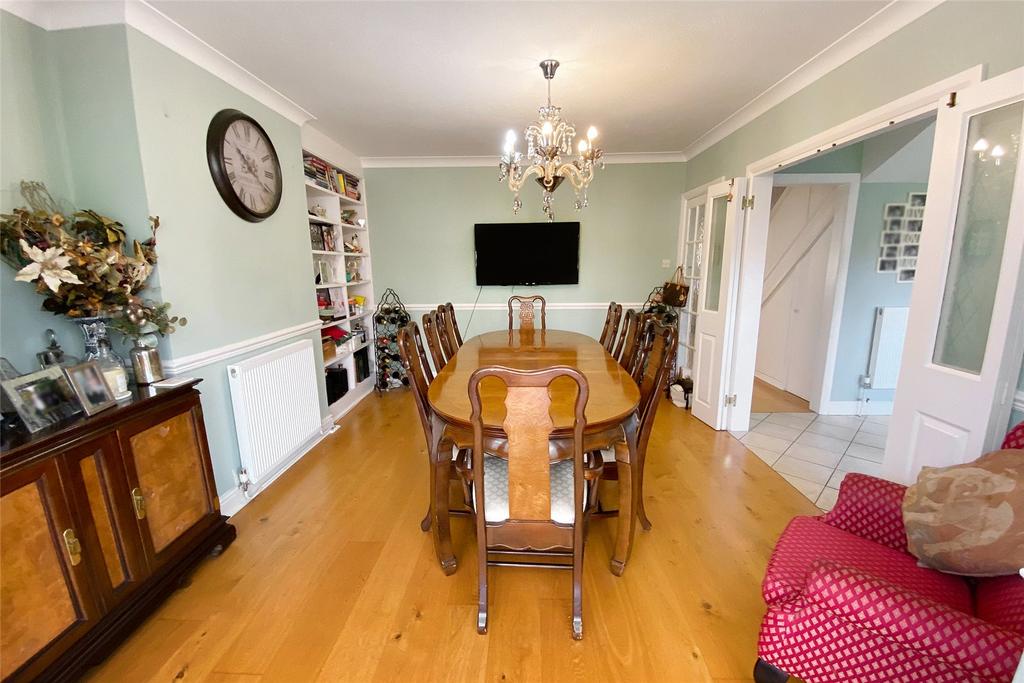 Parkside Avenue, Littlehampton, West Sussex 3 bed semidetached house