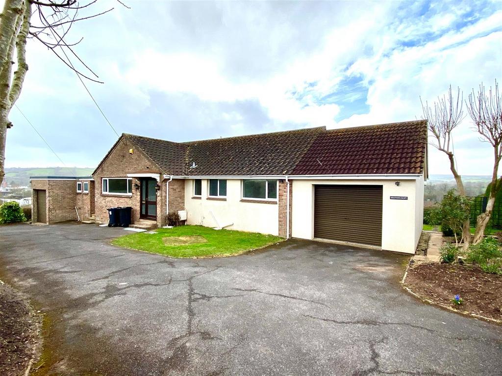 Park Road, Tiverton 3 bed detached house £1,400 pcm (£323 pw)