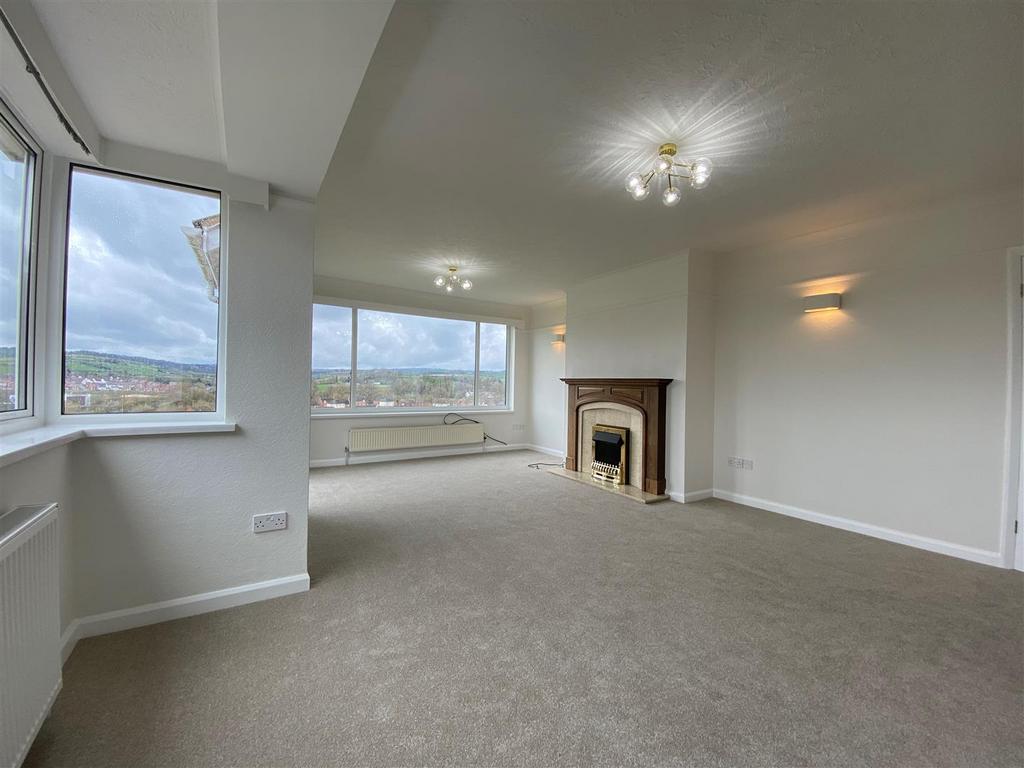 Park Road, Tiverton 3 bed detached house £1,400 pcm (£323 pw)