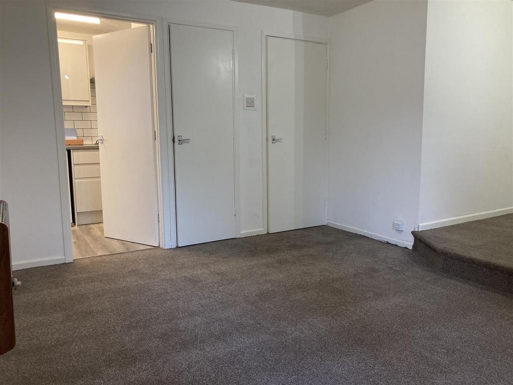 Claydon Court, Fosterhill Road Studio £625 pcm (£144 pw)