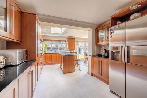 4 bedroom detached house for sale - Ruddlesway, Windsor