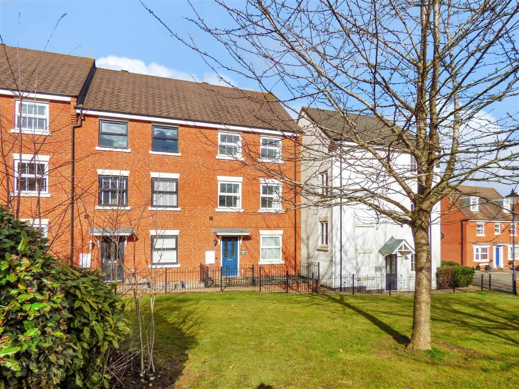 Beecham Road, ShipstononStour 4 bed house £300,000