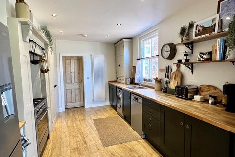 2 Beverley Road, Market Weighton, York, YO43 3JP