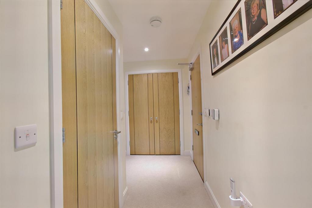 8542365-interior19-800.JPG