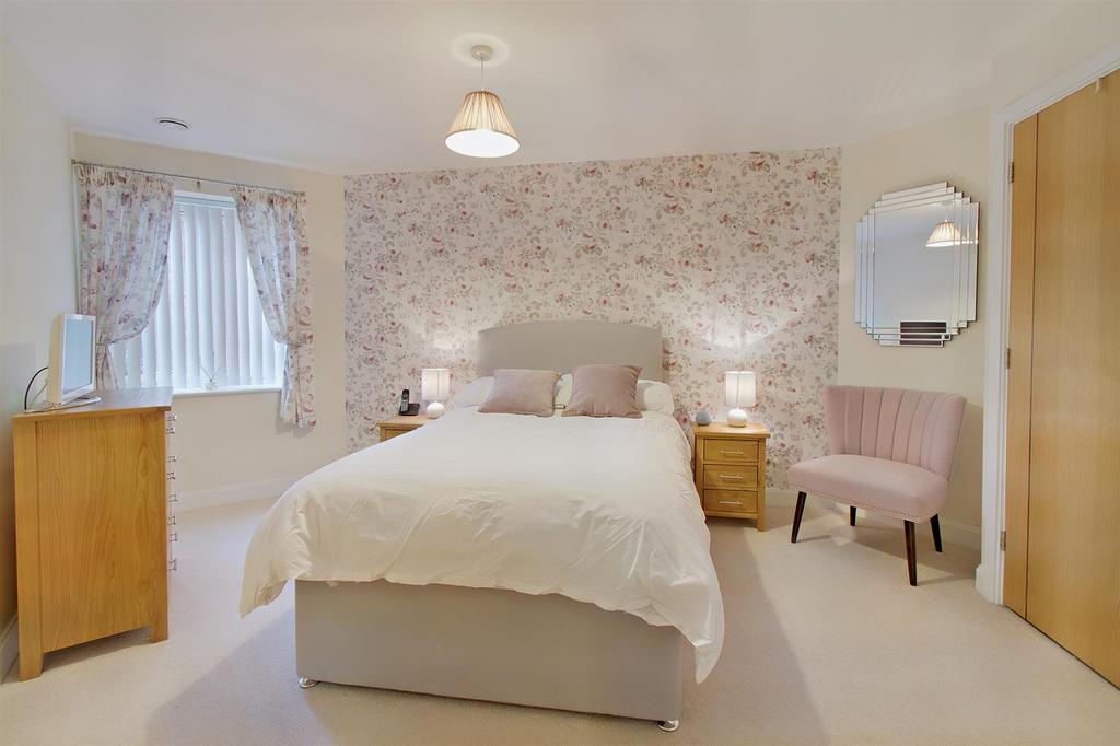 8542365-interior13-800.JPG
