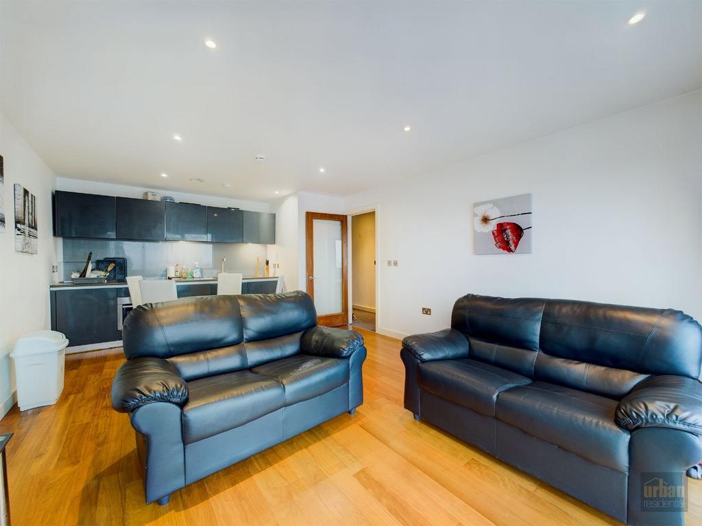 Waterside, Liverpool 1 bed apartment - £800 pcm (£185 pw)