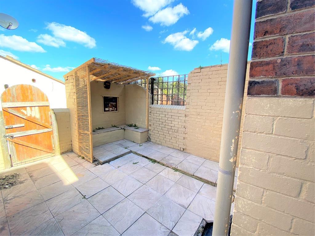 Doncaster Rd, Rotherham, S65 2DE 3 bed terraced house for sale £125,000