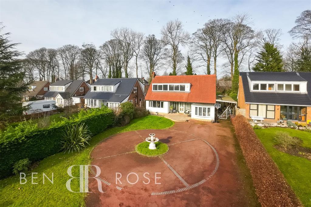 Parkgate Drive, Leyland 3 bed detached house £400,000