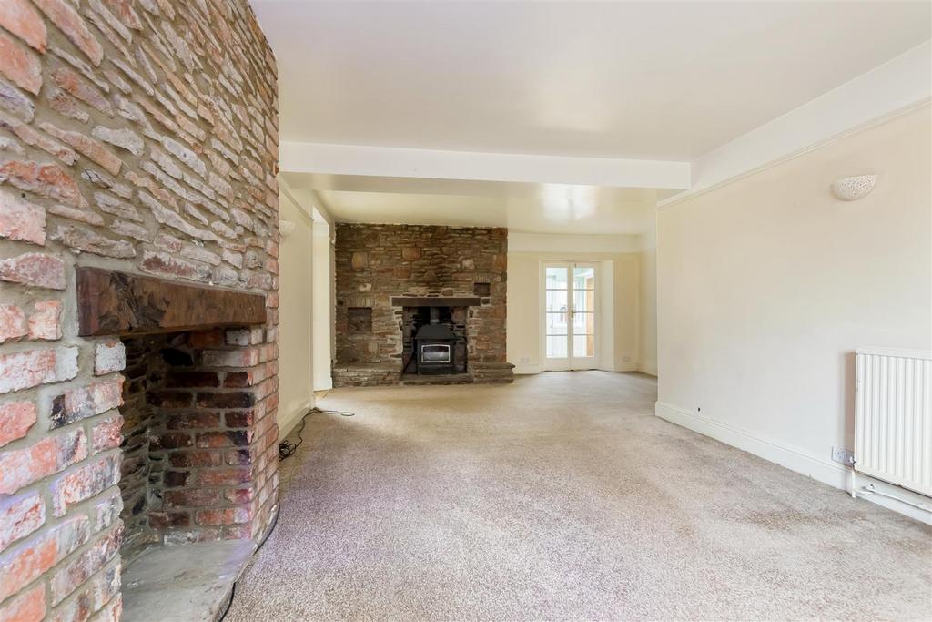 Yate Road, S. Gloucestershire BS37 5 bed detached house to rent £2,500 pcm (£577 pw)