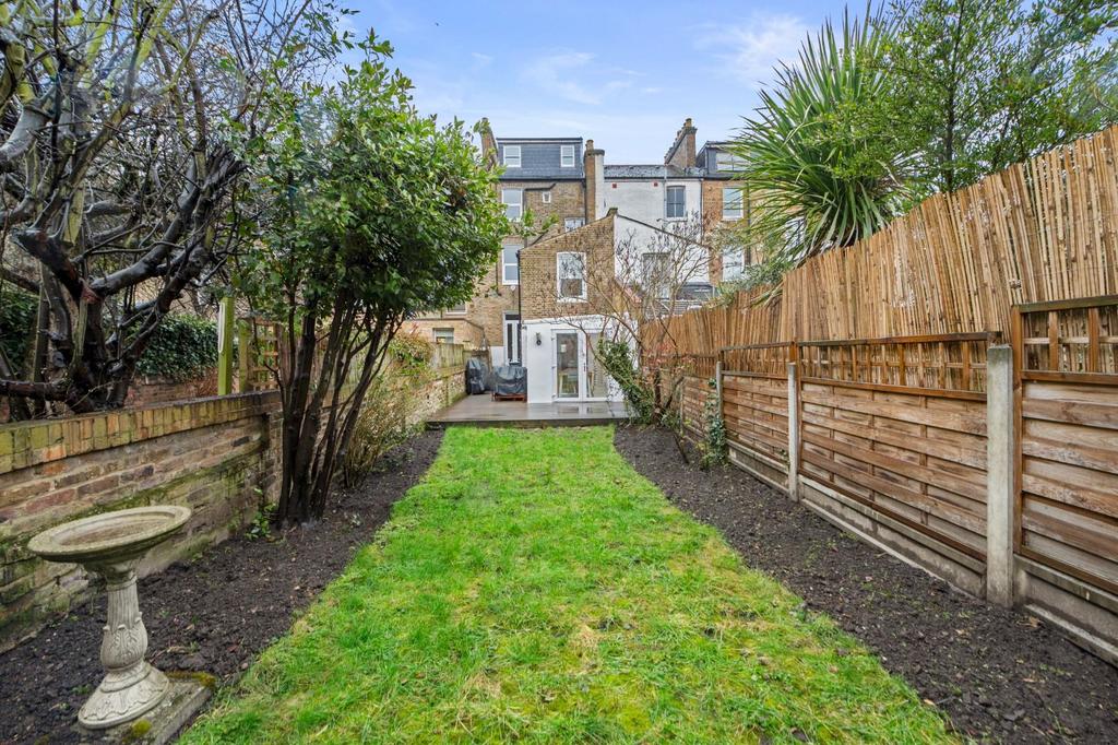 Garden to rear elevation
