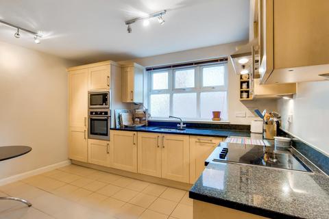 Flat 3, Salvin Court, 96 Torrington Park, London, N12 9PJ