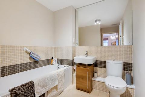 Flat 3, Salvin Court, 96 Torrington Park, London, N12 9PJ