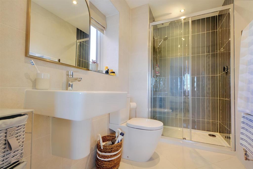 Bedroom 1 Ensuite.jpeg