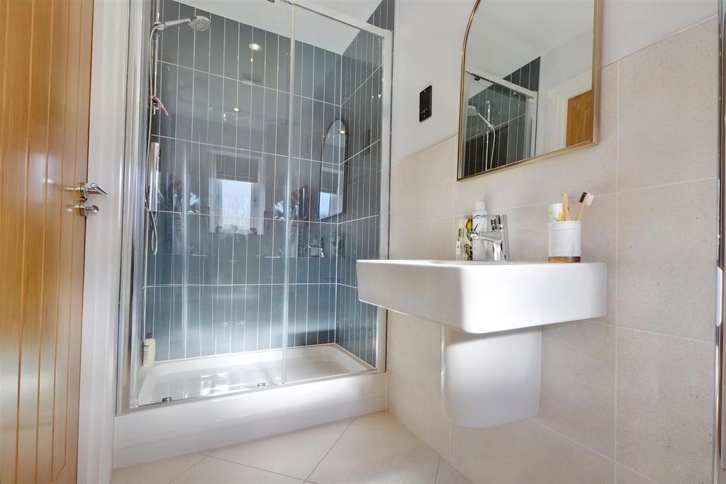 Bedroom 2 Ensuite 2.jpg