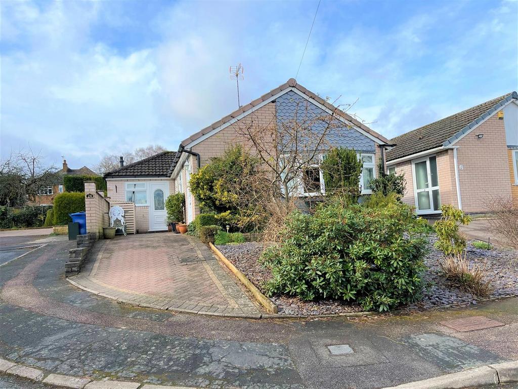 Riders Way, Etchinghill, Rugeley 3 bed semidetached bungalow £320,000