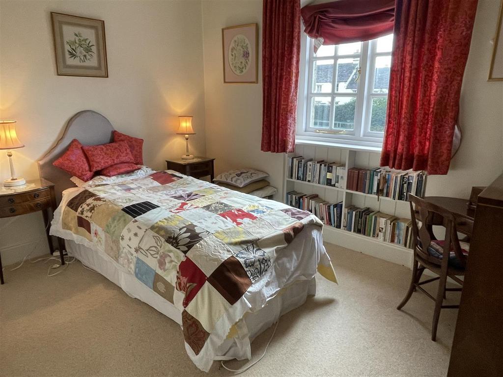 Bedroom 2.JPG