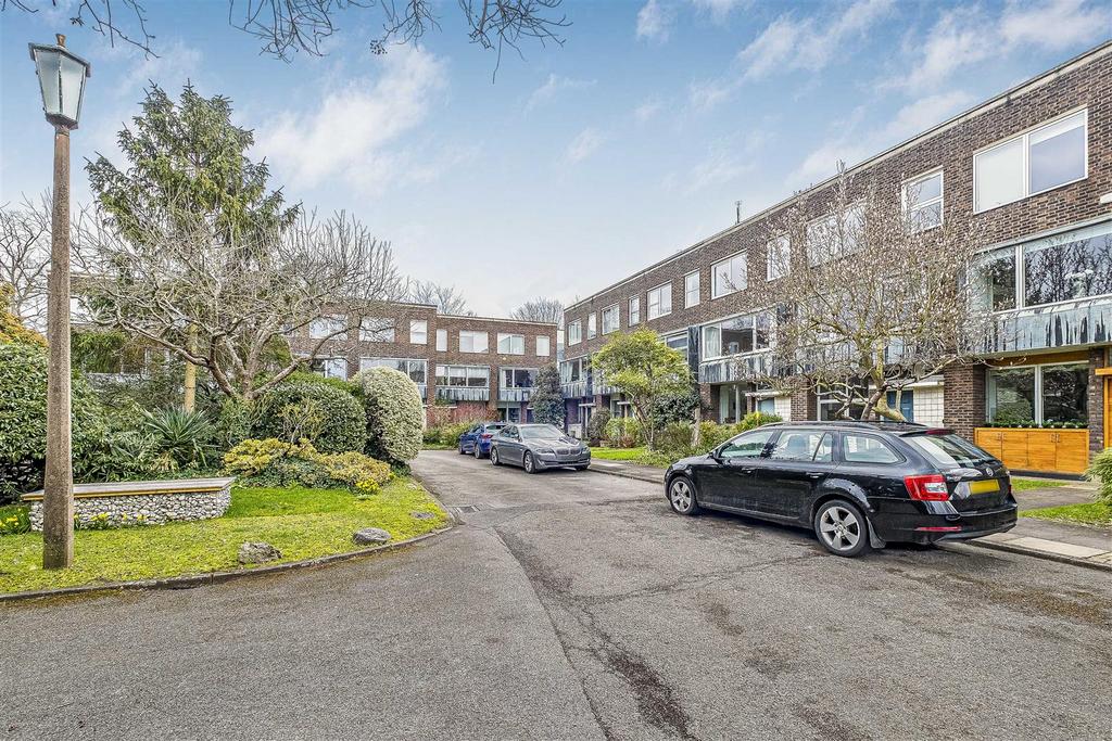 Lantern Close, Putney, SW15 4 bed townhouse for sale £1,100,000