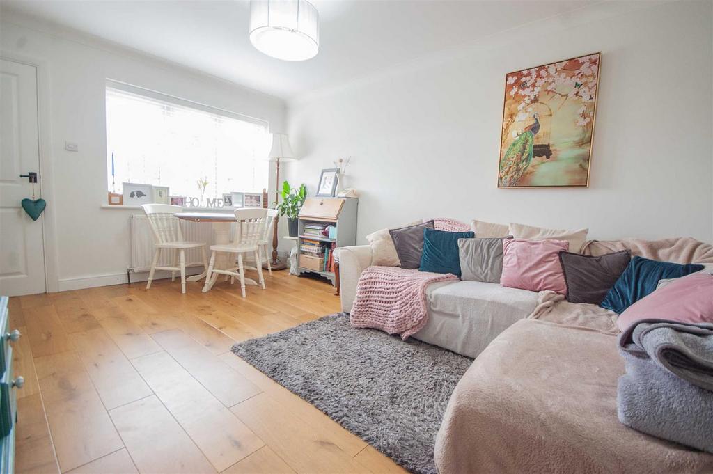 Waveney Drive, Springfield, Chelmsford 2 bed £225,000