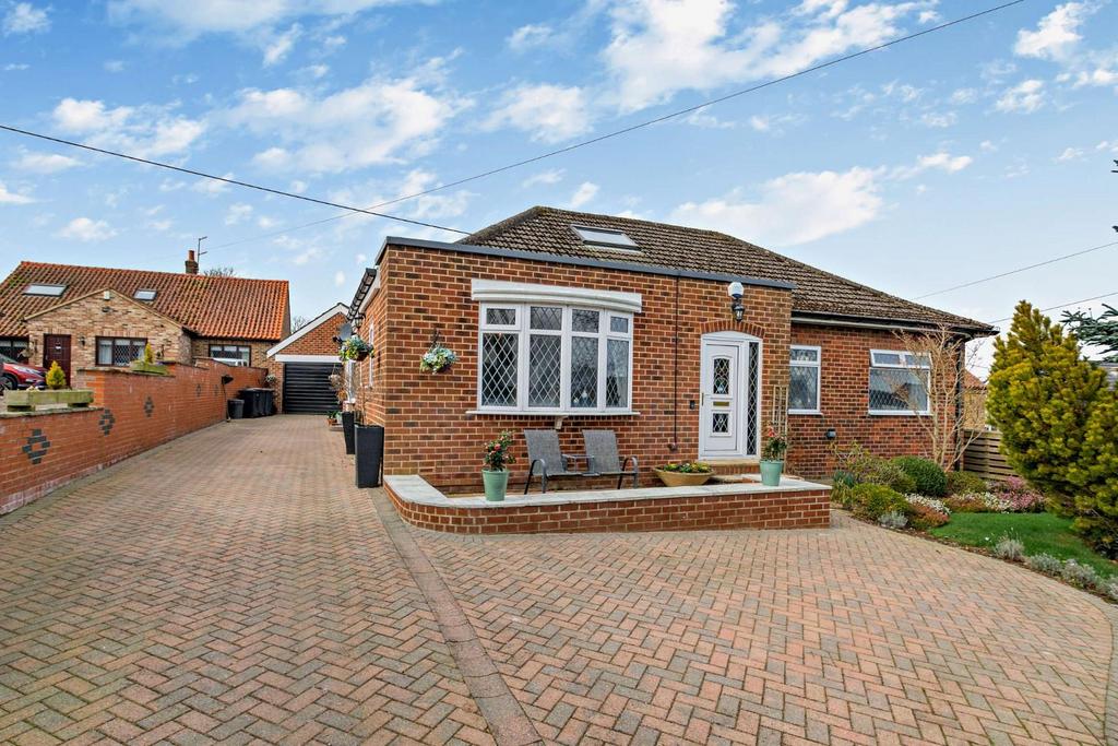Hollins Lane, Hampsthwaite, HG3 2HH 3 bed detached bungalow for sale