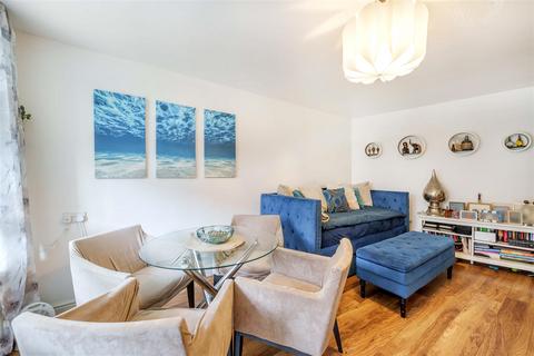 10 Rainhill Way, London, E3 3JD