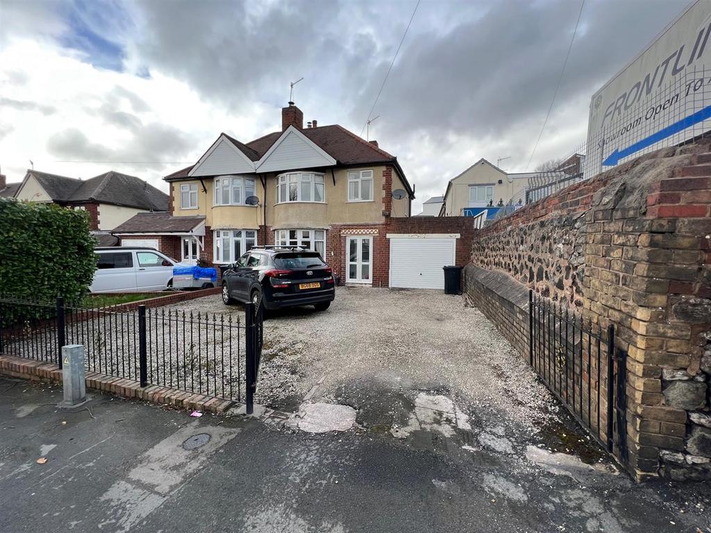 Brettell Lane, Stourbridge, DY8 4BG 3 bed semidetached house for sale