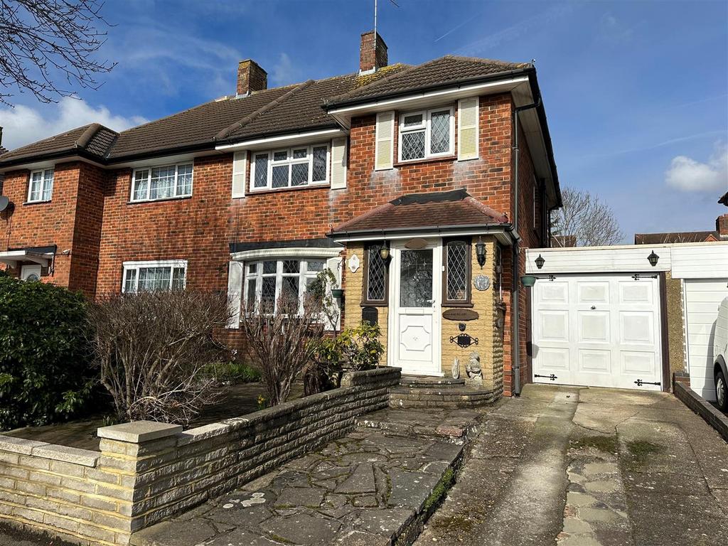 Selsdon Park Road, South Croydon, Surrey 3 bed semidetached house for