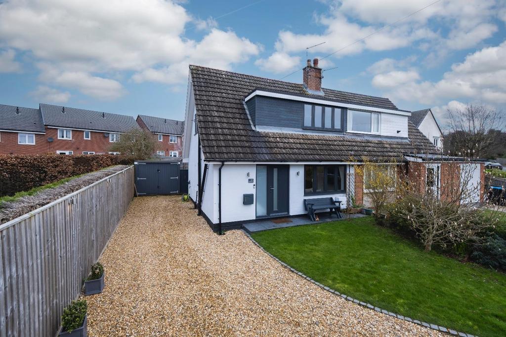 Hallows Drive, Kelsall 3 bed semidetached house £325,000