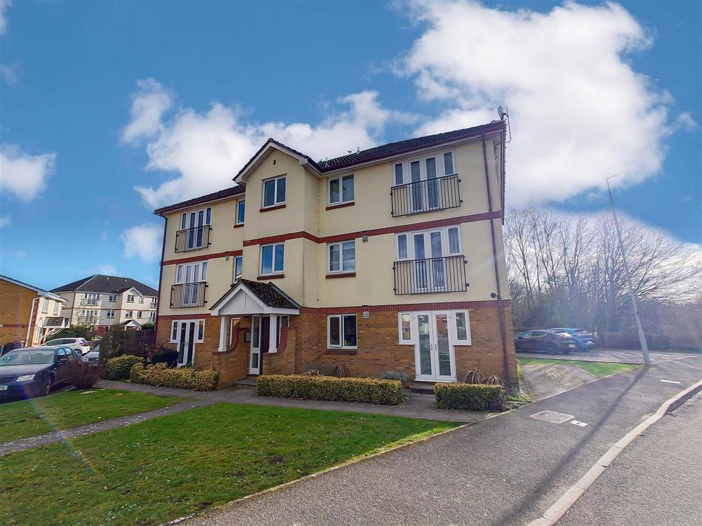 Beechfield Drive, Devizes 2 bed flat £155,000