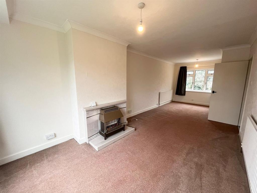Featherstone Crescent, Shirley, Solihull 2 bed £825 pcm (£
