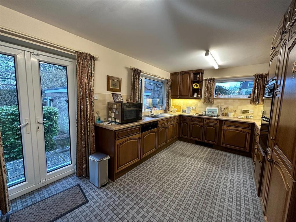 Bulls Copse Lane, Waterlooville 4 bed house £2,000 pcm (£462 pw)