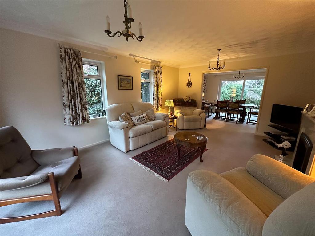 Bulls Copse Lane, Waterlooville 4 bed house £2,000 pcm (£462 pw)