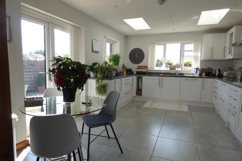 3 bedroom barn conversion to rent, Throcking