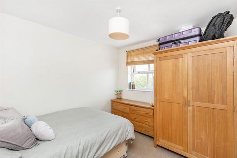 1 bedroom flat to rent, Upper Richmond Road West, East Sheen, SW14