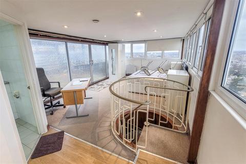 3 bedroom penthouse for sale - Eaton Drive, Kingston Upon Thames