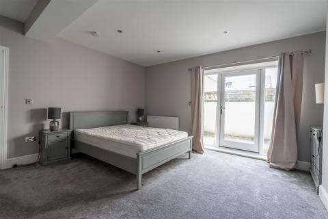 1 bedroom flat to rent, Basement Flat, The Crescent, York, YO24 1AW